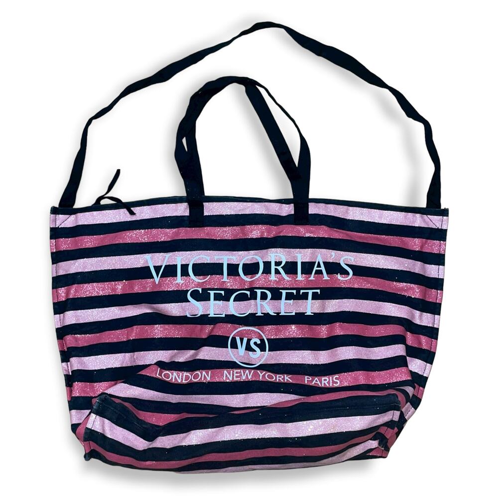 Victoria's Secret New York Zippered travel bag with long strap in EUC